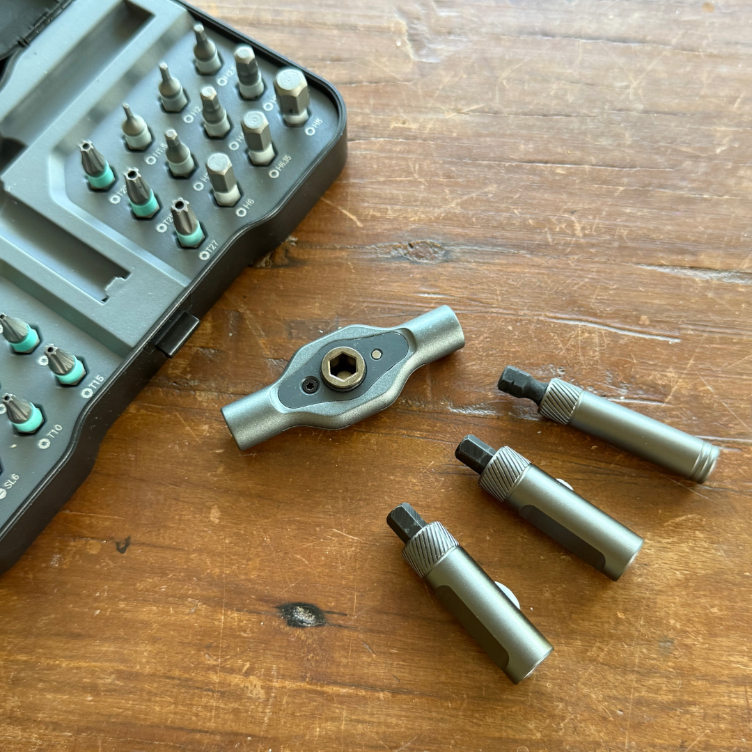 24in1 Magnetic Ratchet Screwdriver Set - Detachable T - Handle