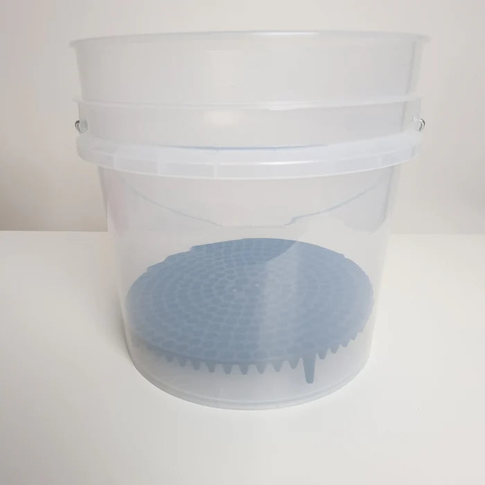 1 bucket with dirt trap (Lucky Dip)